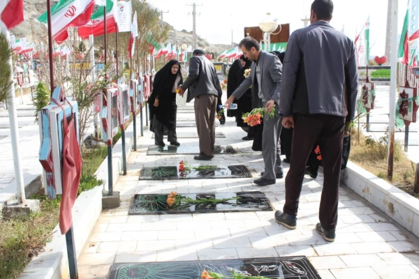 گزارش غبار روبی مزار شهدا توسط مسئولین ،کارکنان واساتید پردیسهای  دانشگاه فرهنگیان استان