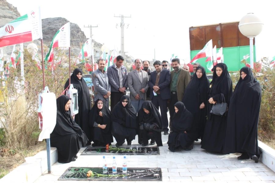 گزارش غبار روبی مزار شهدا توسط مسئولین ،کارکنان واساتید پردیسهای  دانشگاه فرهنگیان استان