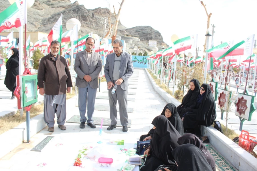 گزارش غبار روبی مزار شهدا توسط مسئولین ،کارکنان واساتید پردیسهای  دانشگاه فرهنگیان استان