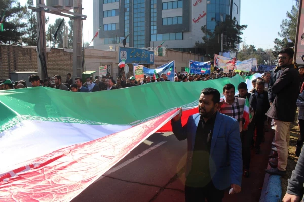 حضور باشکوه همکاران ، اساتید ودانشجویان در راهپیمایی 22بهمن 96