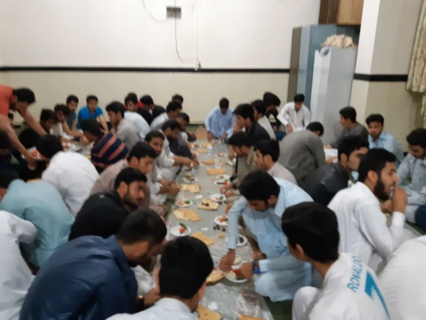 برگزاری افطاری توسط هیئت انصارالحسین (ع) وکانونهای وابسته به دفتر نهاد نمایندگی مقام معظم رهبری در پردیس شهید مطهری دانشگاه فرهنگیان سیستان وبلوچستان