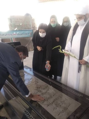 حضورکارکنان ، اساتید ودانشجو معلمان  دانشگاه فرهنگیان سیستان وبلوچستان در مراسم غبارروبی  و عطرفشانی گلزار شهدای زاهدان 5