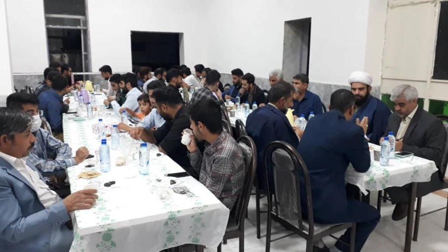 طرح ضیافت شهدا با حضور دانشجو معلمان دانشگاه فرهنگیان سیستان وبلوچستان درجوار مزار شهید خوشنام  5