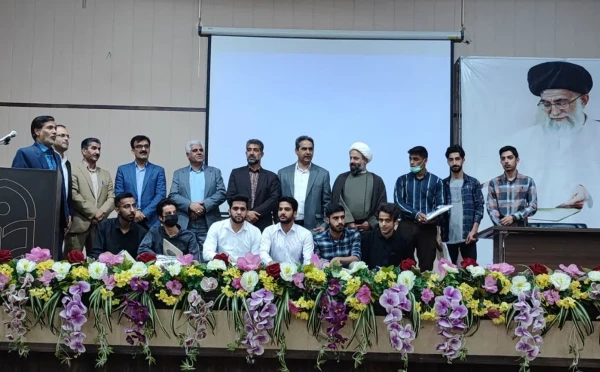 به مناسبت هفته سراهای دانشجویی با حضور مسئولین از خوابگاه های برتر پردیس شهید مطهری  دانشگاه فرهنگیان  تجلیل و تقدیر شد. 5