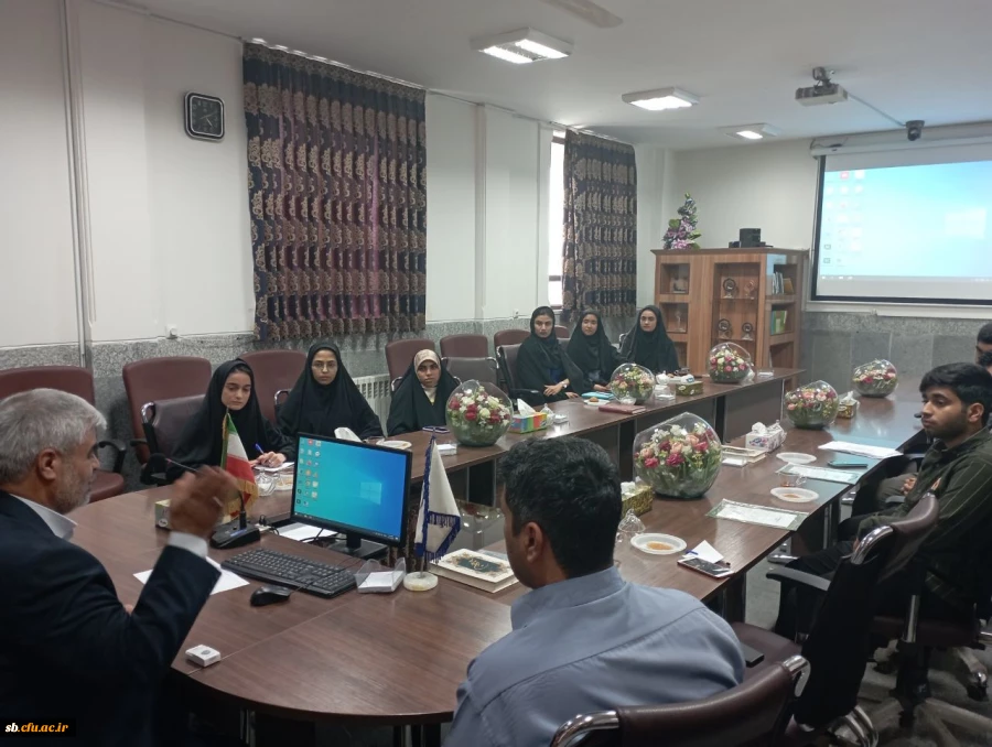 دیدار رئیس دانشگاه فرهنگیان و دانشجو معلمان حوزه رسانه 
 2