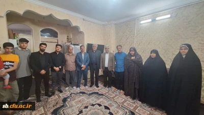 گزارش تصویری دیدار و تجلیل از خانواده دانشجو معلم شهید حمیدرضا صلواتیان
