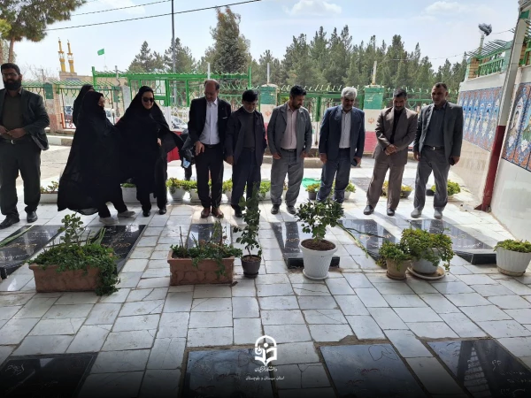 آیین غبار  روبی مزار شهدای گمناو و تجلیل از خانواده شهدای دانشجو معلم  7