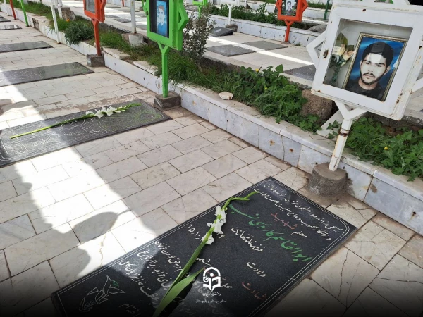 آیین غبار  روبی مزار شهدای گمناو و تجلیل از خانواده شهدای دانشجو معلم  8