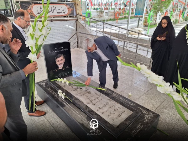 آیین غبار  روبی مزار شهدای گمناو و تجلیل از خانواده شهدای دانشجو معلم  10