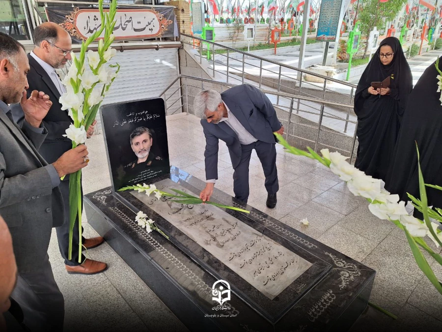 آیین غبار  روبی مزار شهدای گمناو و تجلیل از خانواده شهدای دانشجو معلم  10