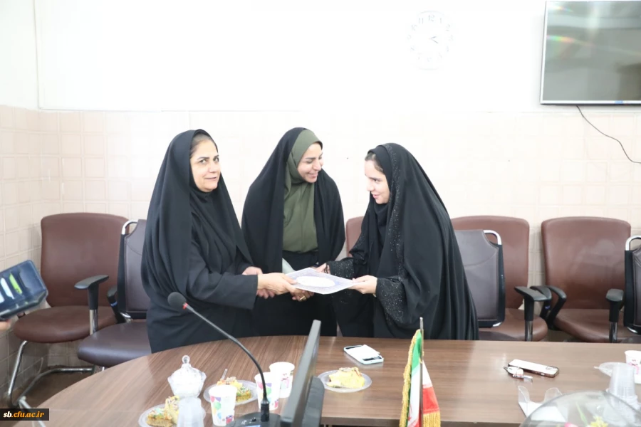 مراسم تجلیل از افتخارآفرینان استانی و کشوری جشنواره تدریس برتر
 2