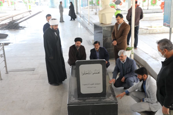 برگزاری مراسم غبارروبی و عطرافشانی گلزار شهدا به مناسبت روز دانشجو
 5