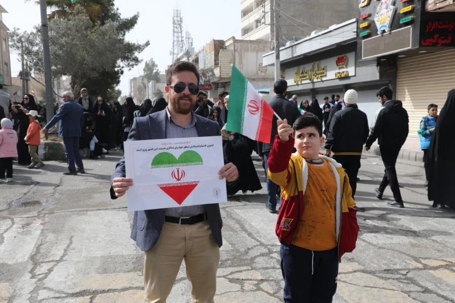  حضور پرشکوه کارکنان، اساتید ودانشجویان دانشگاه فرهنگیان سیستان و بلوچستان درمراسم راهپیمایی ۲۲ بهمن 6