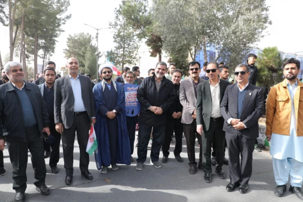  حضور پرشکوه کارکنان، اساتید ودانشجویان دانشگاه فرهنگیان سیستان و بلوچستان درمراسم راهپیمایی ۲۲ بهمن 8