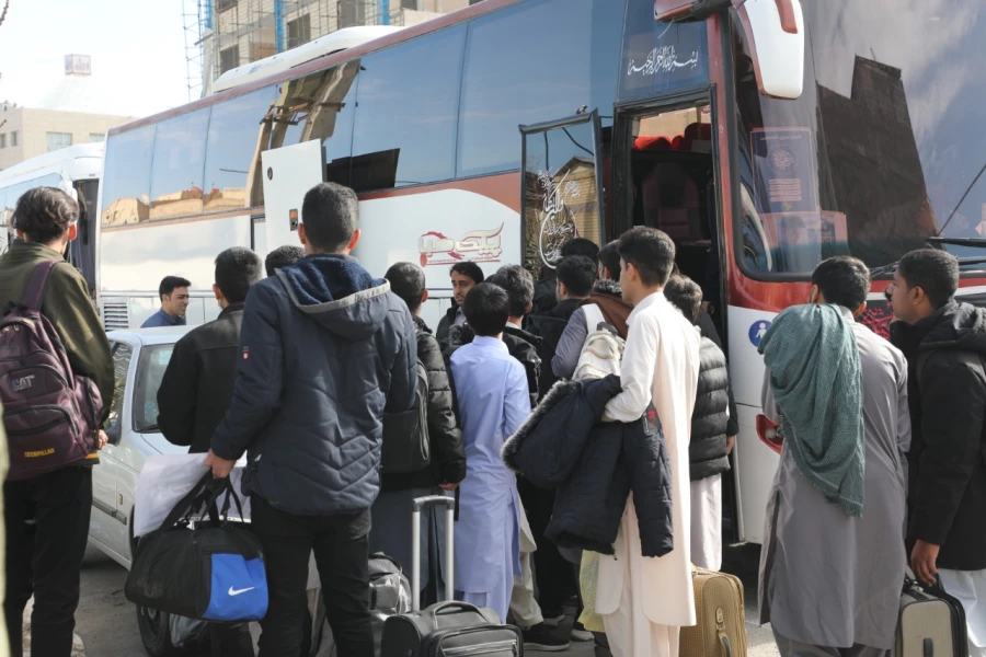 اعزام دانشجومعلمان پسر دانشگاه فرهنگیان استان سیستان و بلوچستان به اردوی راهیان نور
 4