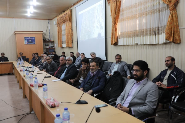 بررسی مرزهای راهبردی و تأثیر آن در عبور از تحریم ها در ضیافت اساتید اندیشه 4