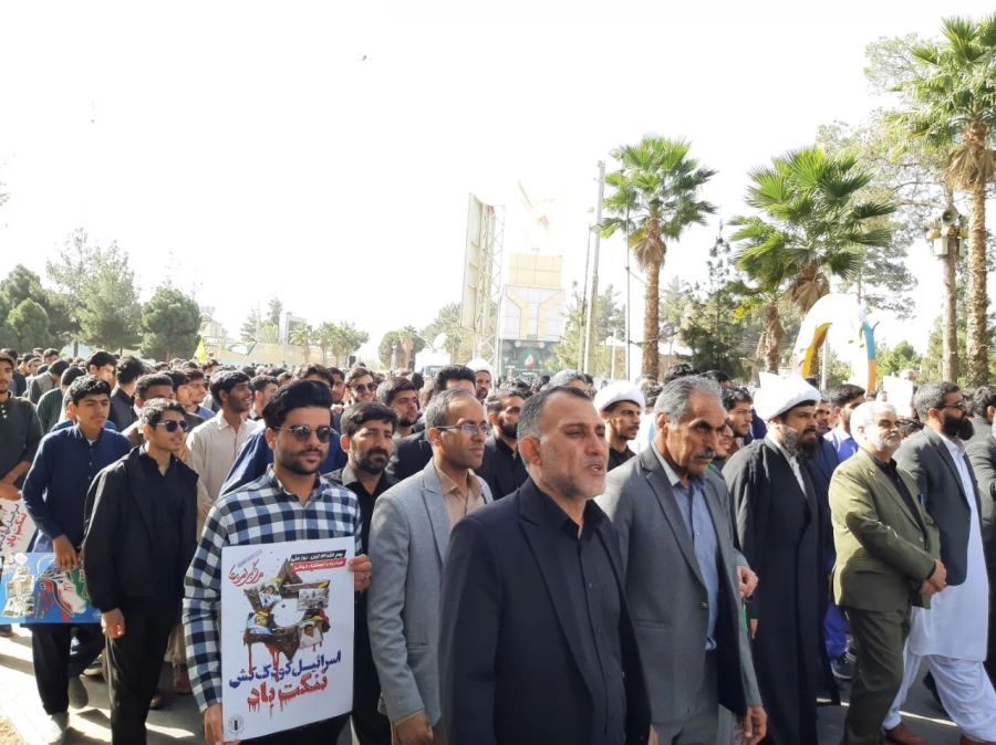 راهپیمایی یوم الله ۱۳ آبان با حضور اساتید، کارکنان و دانشجویان دانشگاه فرهنگیان استان سیستان و بلوچستان برگزار شد.

 4