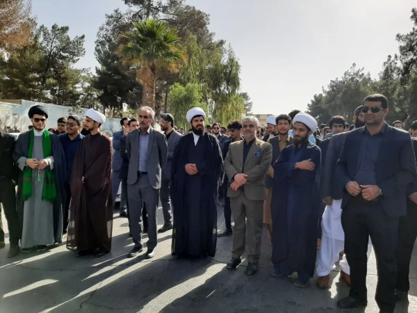 راهپیمایی یوم الله ۱۳ آبان با حضور اساتید، کارکنان و دانشجویان دانشگاه فرهنگیان استان سیستان و بلوچستان برگزار شد.

 8