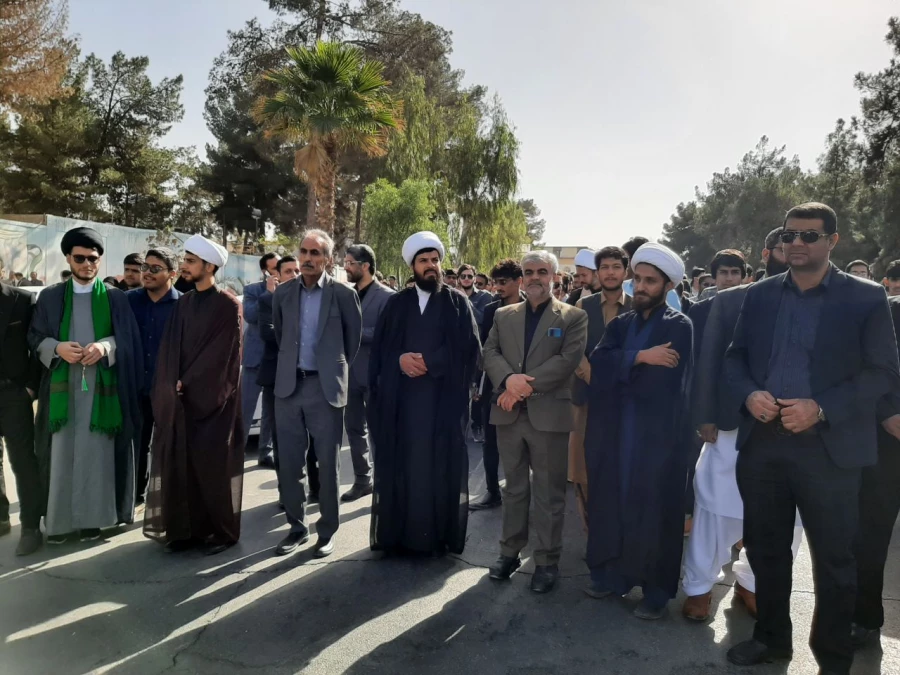 راهپیمایی یوم الله ۱۳ آبان با حضور اساتید، کارکنان و دانشجویان دانشگاه فرهنگیان استان سیستان و بلوچستان برگزار شد.

 8