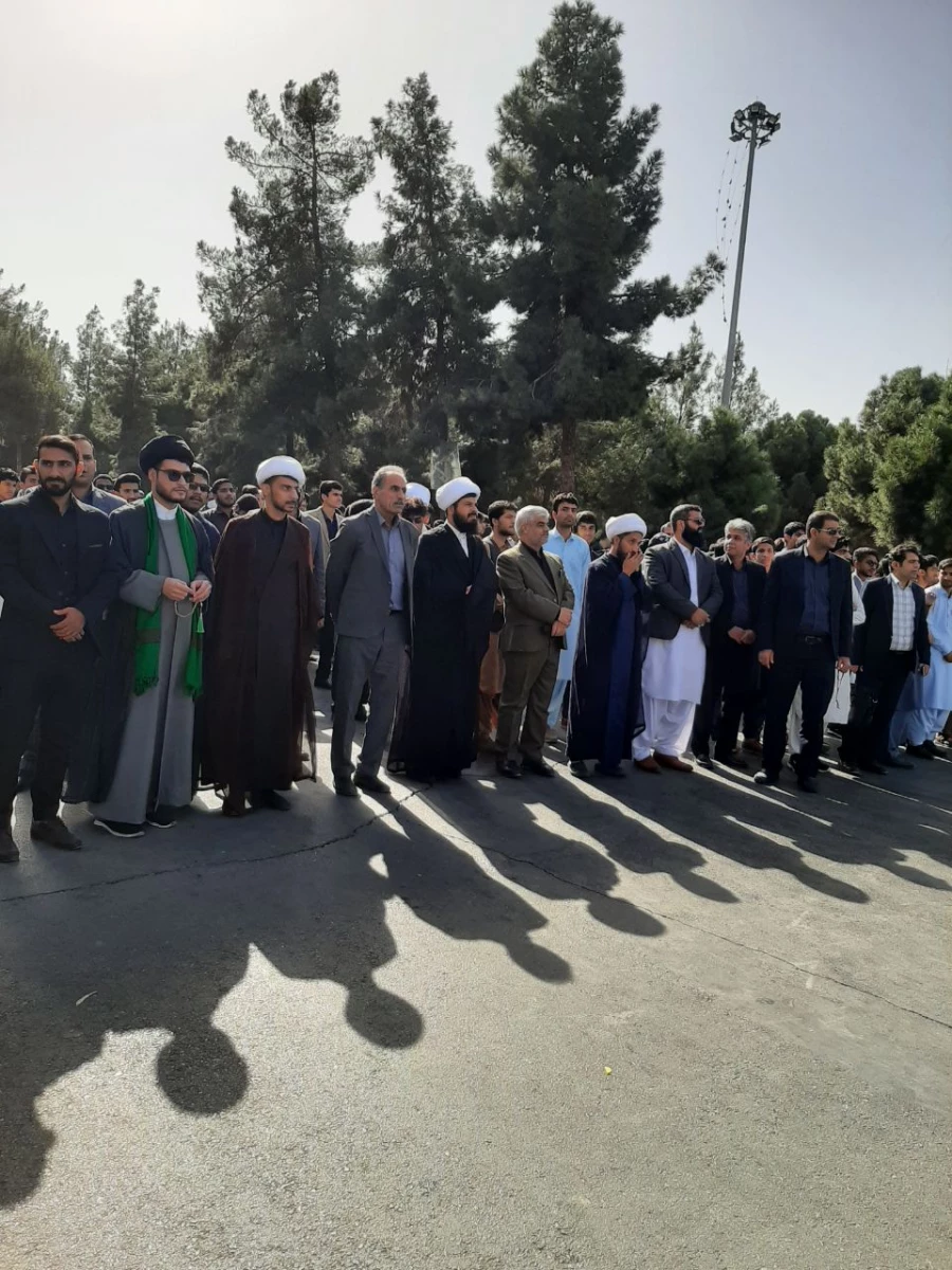 راهپیمایی یوم الله ۱۳ آبان با حضور اساتید، کارکنان و دانشجویان دانشگاه فرهنگیان استان سیستان و بلوچستان برگزار شد.

 9