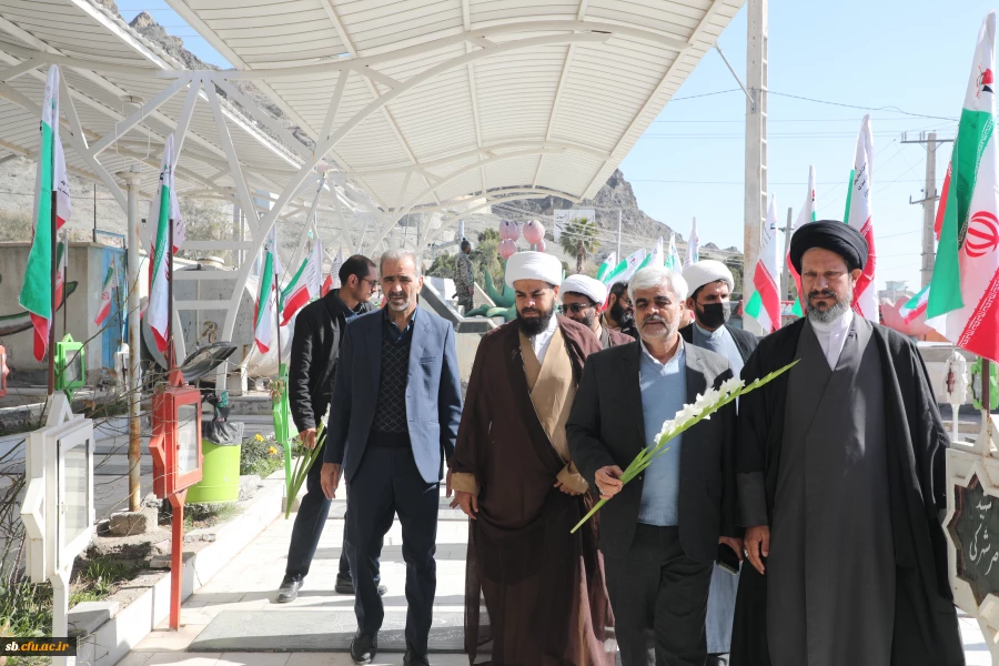 در آستانه چهل و هفتمین سالگرد پیروزی انقلاب اسلامی ، آئین غبار روبی و عطر افشانی مزار شهدا برگزارشد 5