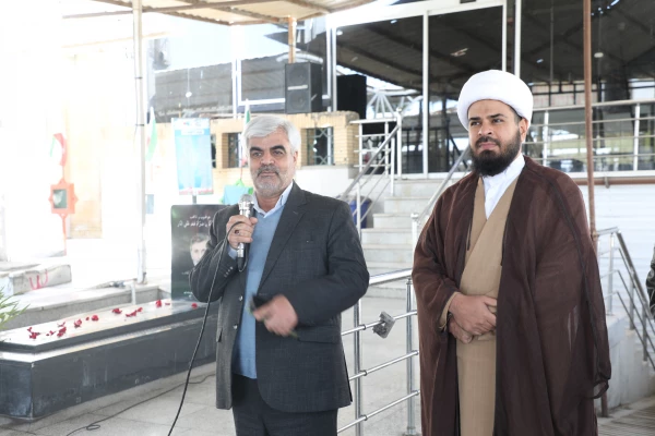در آستانه چهل و هفتمین سالگرد پیروزی انقلاب اسلامی ، آئین غبار روبی و عطر افشانی مزار شهدا برگزارشد 6