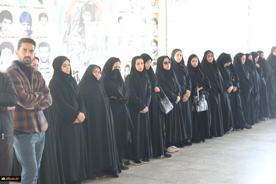 در آستانه چهل و هفتمین سالگرد پیروزی انقلاب اسلامی ، آئین غبار روبی و عطر افشانی مزار شهدا برگزارشد 9