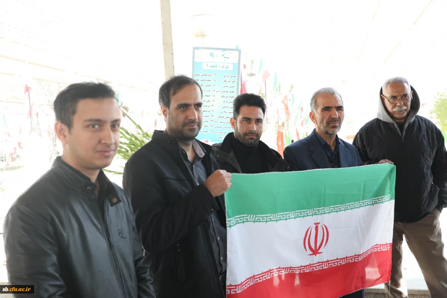 در آستانه چهل و هفتمین سالگرد پیروزی انقلاب اسلامی ، آئین غبار روبی و عطر افشانی مزار شهدا برگزارشد 11