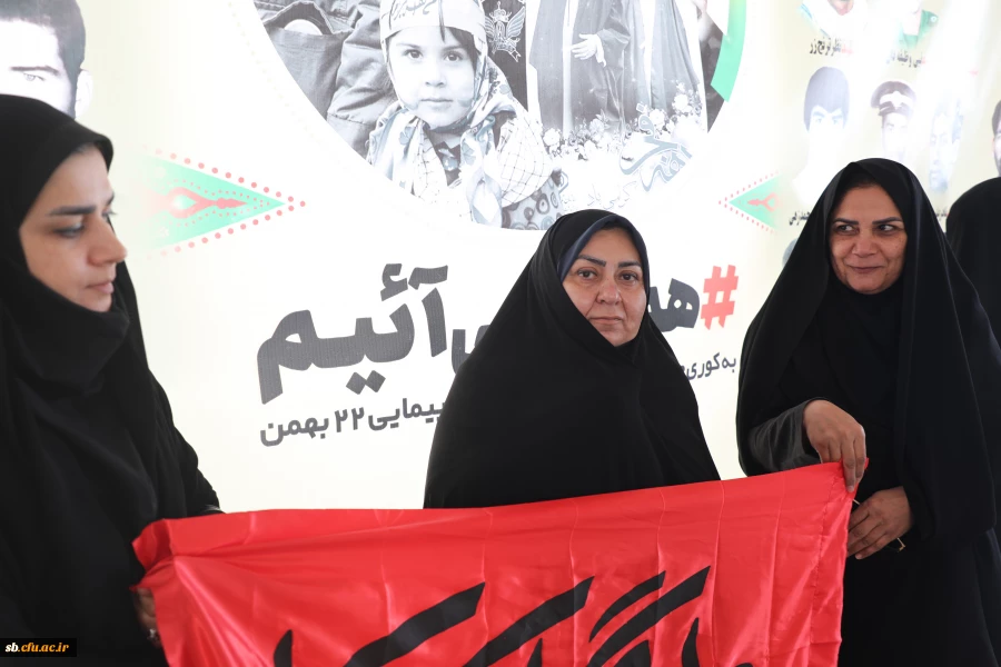 در آستانه چهل و هفتمین سالگرد پیروزی انقلاب اسلامی ، آئین غبار روبی و عطر افشانی مزار شهدا برگزارشد 12