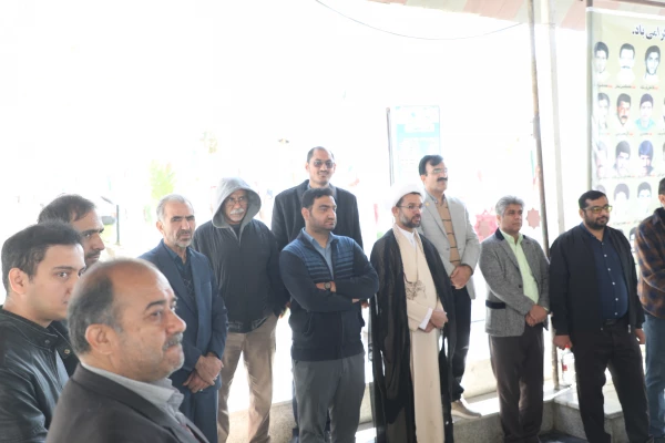 در آستانه چهل و هفتمین سالگرد پیروزی انقلاب اسلامی ، آئین غبار روبی و عطر افشانی مزار شهدا برگزارشد 15