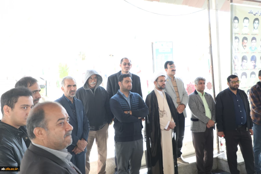 در آستانه چهل و هفتمین سالگرد پیروزی انقلاب اسلامی ، آئین غبار روبی و عطر افشانی مزار شهدا برگزارشد 15