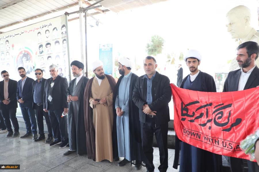 در آستانه چهل و هفتمین سالگرد پیروزی انقلاب اسلامی ، آئین غبار روبی و عطر افشانی مزار شهدا برگزارشد 16